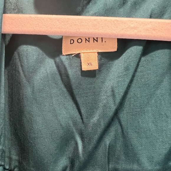Donni. Silly cropped button down color peacock size xL never worn - Picture 2 of 2